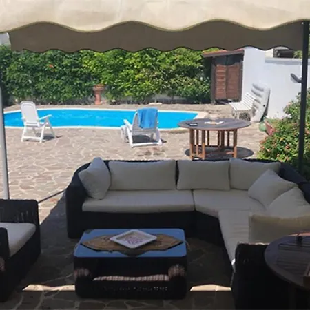 Large And Bright 6-bed With Parking In San Foca