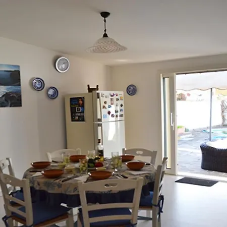 Large And Bright 6-bed With Parking In San Foca Villa Torre dell'Orso