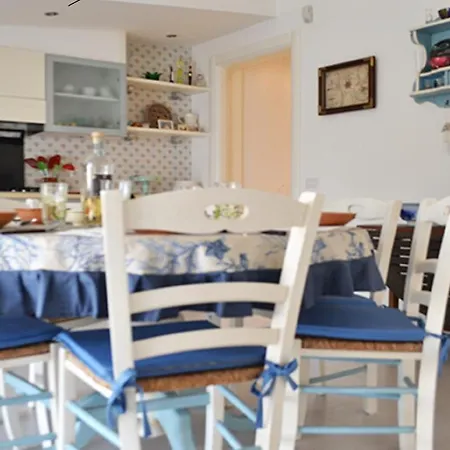Large And Bright 6-bed With Parking In San Foca Villa