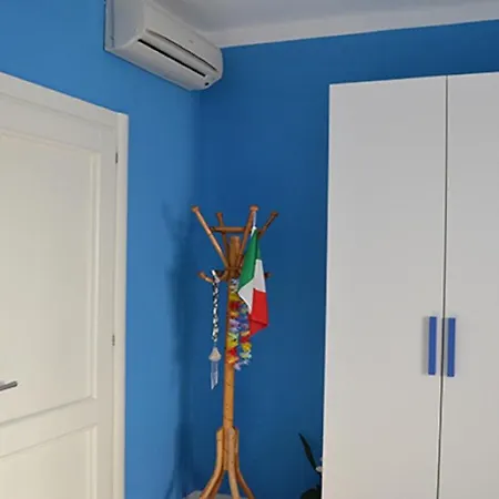 Large And Bright 6-bed With Parking In San Foca Villa *